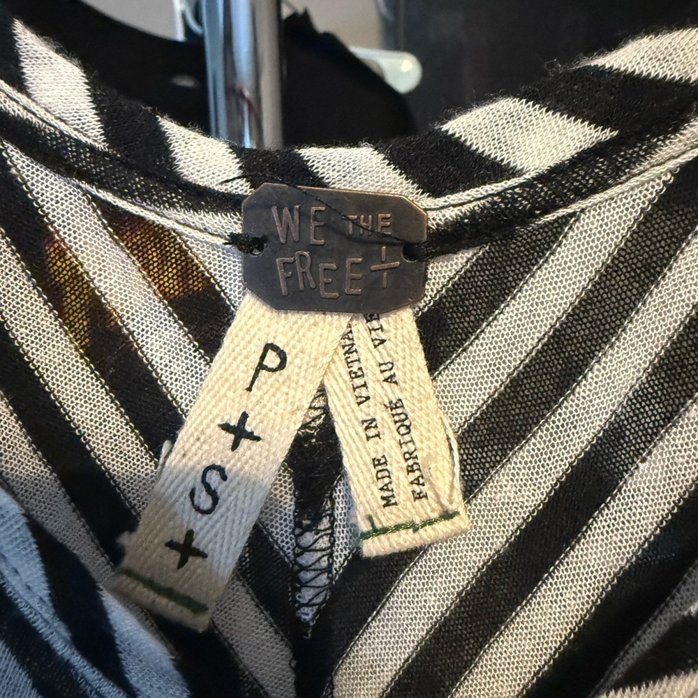 We The Free by Free People Black & White Striped Asymmetrical Hem Tee NWT | P/S - Picture 3 of 4